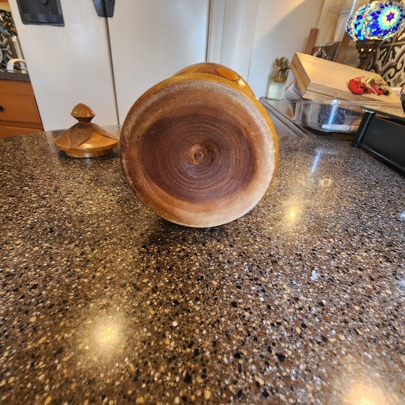 Hand Carved Wood Flower Pedatals With Lid - Picture 5 of 5